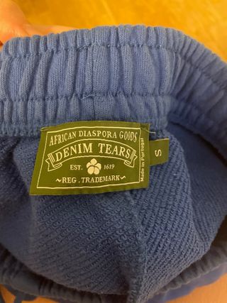 Pantalón corto chándal Denim Tears azul.