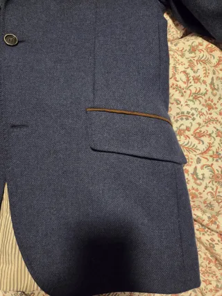 Americana azul marino con coderas