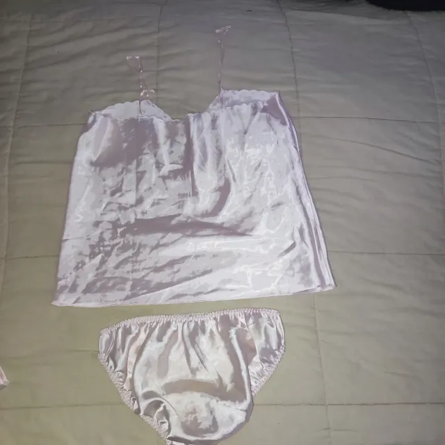 Conjunto lencería rosa satinado
