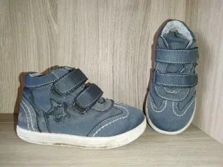 Scarpe grigio scuro, numero 25.