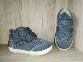 Scarpe grigio scuro, numero 25.