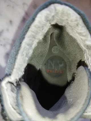 Scarpe grigio scuro, numero 25.