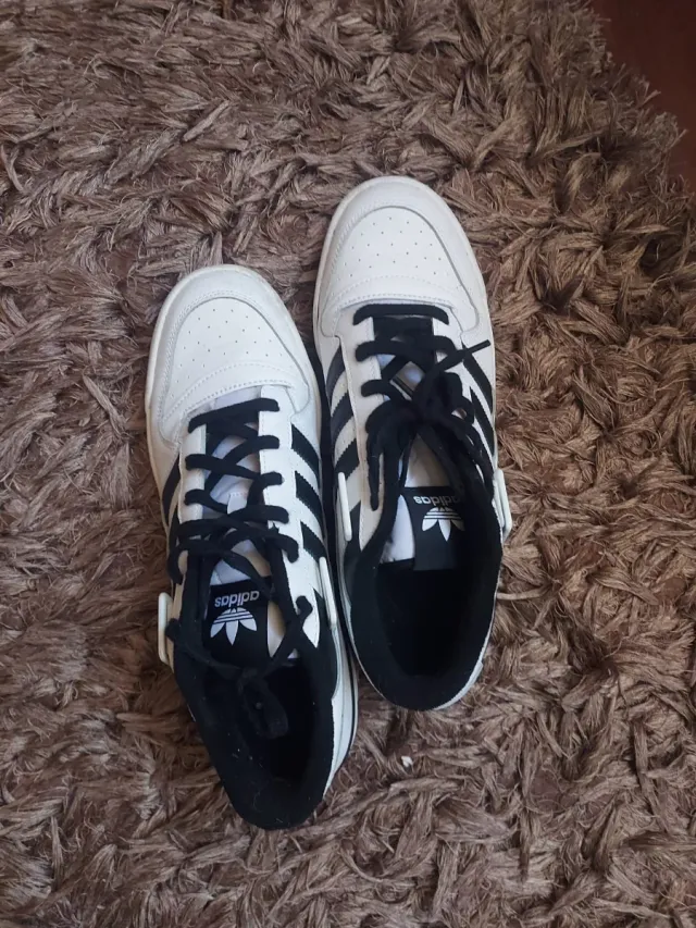 Zapatillas Adidas  Blancas y Negras