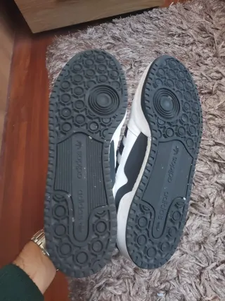 Zapatillas Adidas  Blancas y Negras