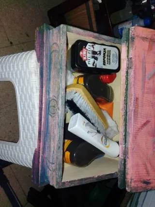 Caja de madera antigua decorada