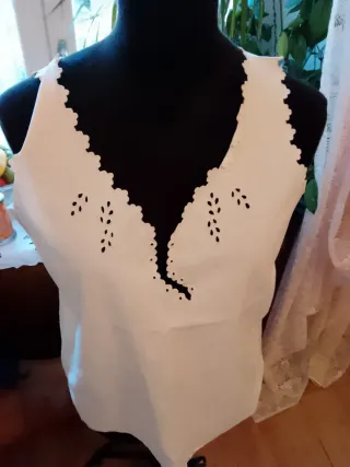 Camicetta retrò bianca con pizzo Prezzo cadauno