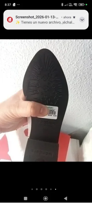 Botines de piel blancos con tachuelas