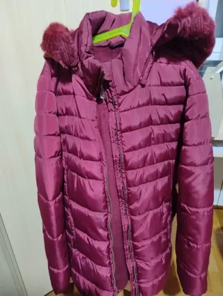 Plumas morado/rojo con capucha