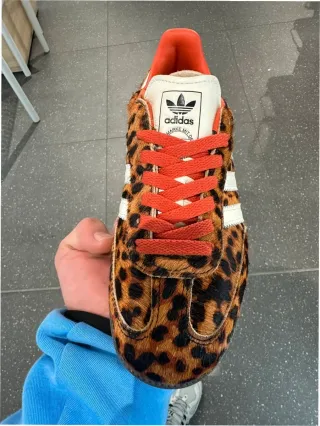 Adidas Samba OG Leopardo Rojo Talla 42