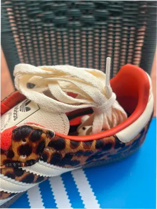 Adidas Samba OG Leopardo Rojo Talla 38.5