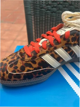 Adidas Samba OG Leopardo Rojo Talla 38.5