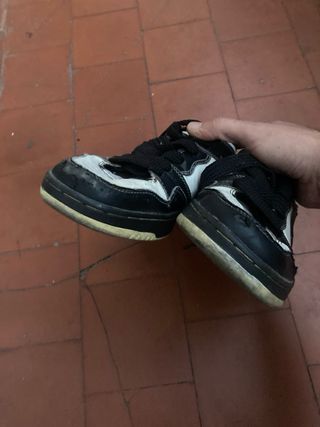 Zapatillas Skateboard Negras y Blancas