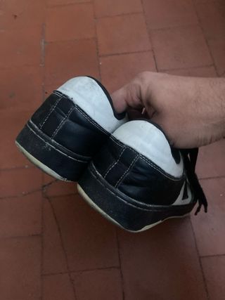 Zapatillas Skateboard Negras y Blancas