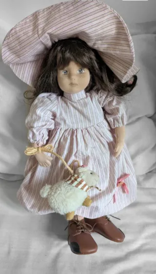 Bambola vintage italiana con agnellino