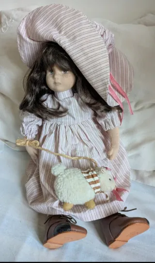 Bambola vintage italiana con agnellino