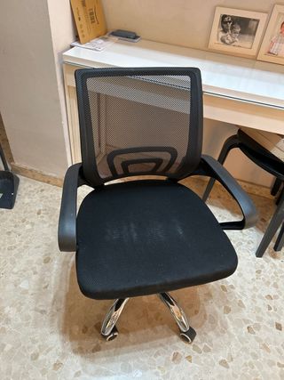 Silla de oficina ergonómica negra
