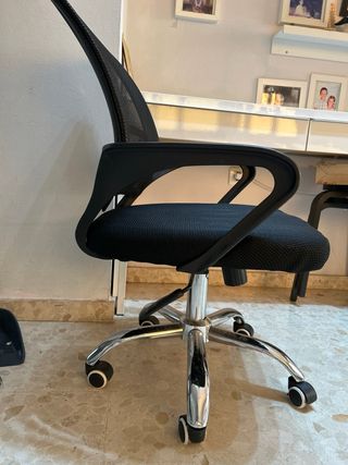 Silla de oficina ergonómica negra