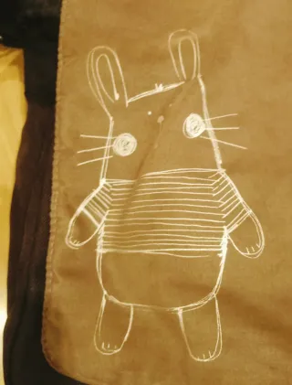 Saco y bolso Jane con estampado de conejos. Unisex