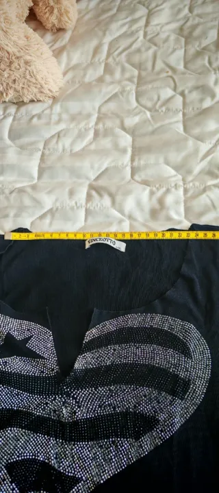 Maglietta nera con cuore glitter