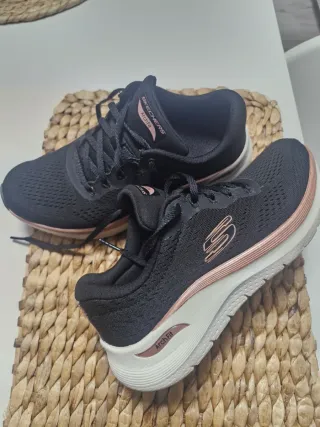 Deportivas Skechers Arch Fit Negro/Oro