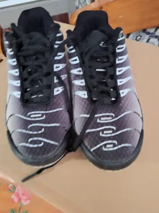 Zapatillas deportivas Nike TN y número 34