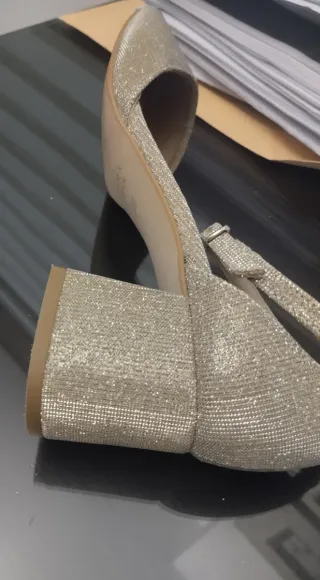 Zapatos de fiesta dorados Fridablu