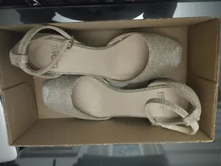 Zapatos de fiesta dorados Fridablu