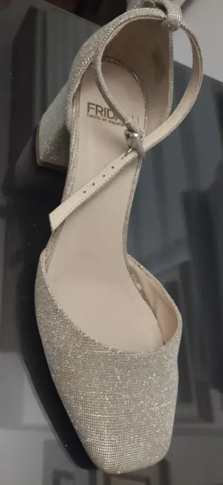 Zapatos de fiesta dorados Fridablu