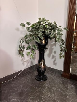 Columna Decorativa con Maceta y Planta Artificial