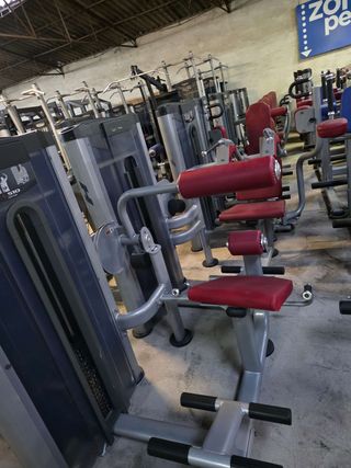 Máquina de gimnasio para uso intensivo