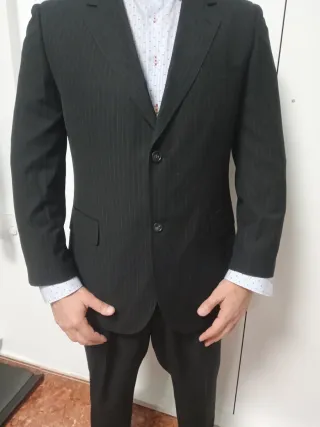 Traje de hombre negro con raya diplomática