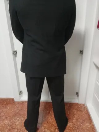 Traje de hombre negro con raya diplomática