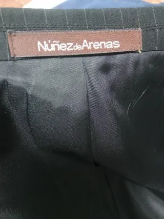 Traje de hombre negro con raya diplomática