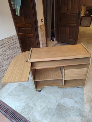 Escritorio extensible con ruedas