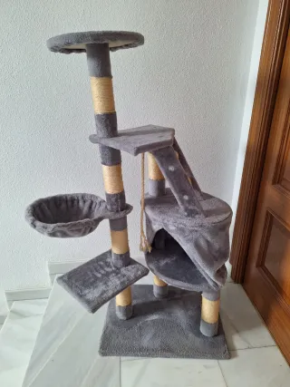 Rascador para gatos gris