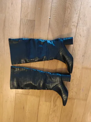 Botas altas negras efecto piel Talla 36