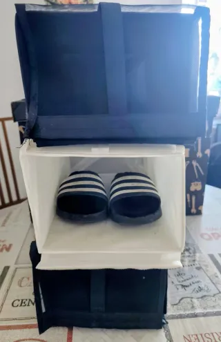 Organizador de armario negro y blanco