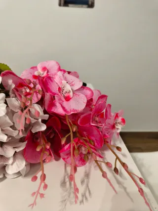 Fiori finti lilla e rosa