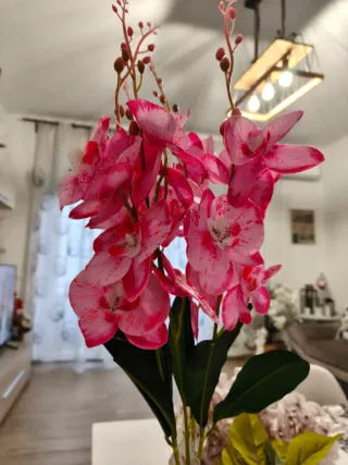 Fiori finti lilla e rosa