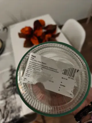 Vaso con fiori decorativi