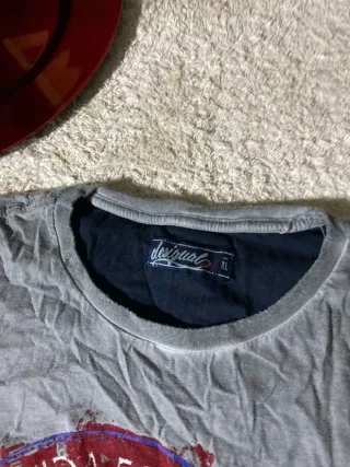 Camiseta Desigual gris con estampado