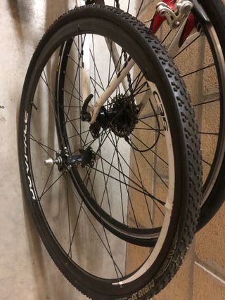 Bicicleta BH Carretera/Gravel Blanca y Roja