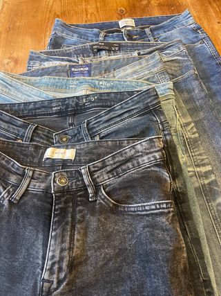 Pantalones vaqueros desgastados