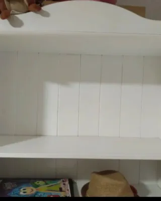 Estantería blanca de madera