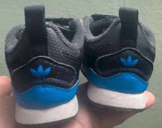 Scarpe Adidas num 24 Bambino Nere bianco e blu