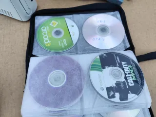 Xbox 360 Bianca con Controller e Giochi