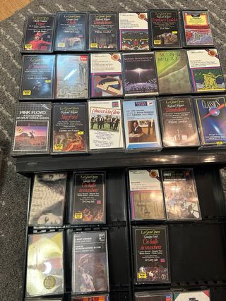 Lote 66 Cintas Cassette con Archivador