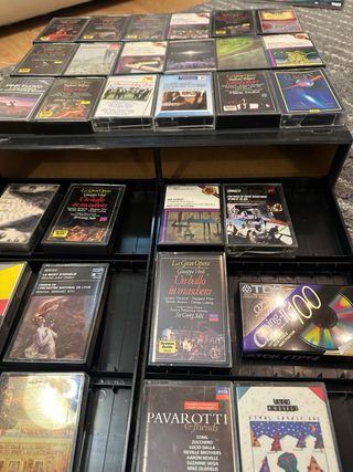 Lote 66 Cintas Cassette con Archivador