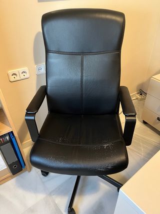 Tavolo e cassettiera da ufficio beige