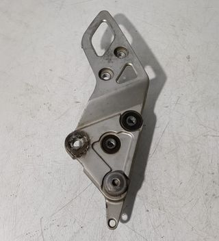 Soporte estribera lado izquierdo Suzuki Bandit 650
